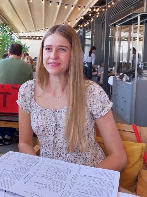 Genrietta Headshot 1